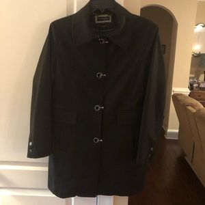Like new machine washable Hilary Radley lightweight black jacket. Size XL
